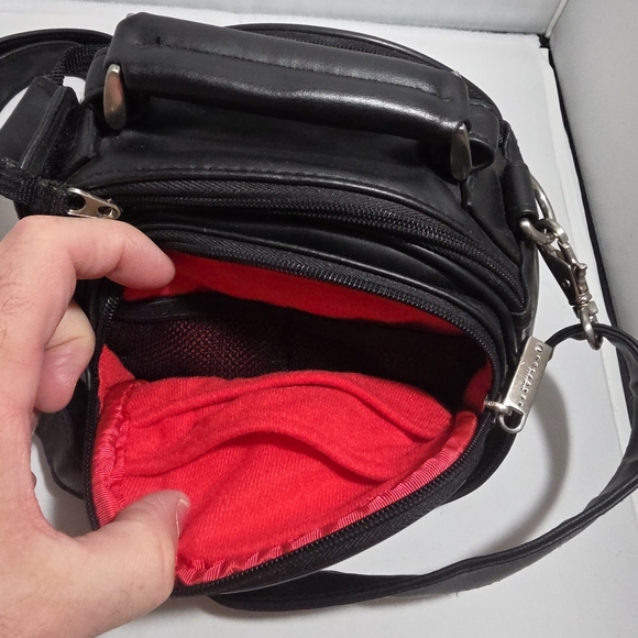 Kenneth Cole Reaction Camera Equipment Bag # 554665 (DF) - Picture 7 of 11